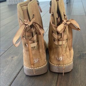 UGG Corena Girls Size 3